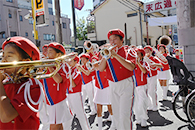第七砂町小学校の金管バンドのパレード